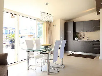 Panoramic Apartments 타오르미나 0*,